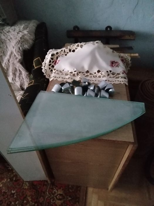 Кут до шафи,4 скляні полички з кріпленням