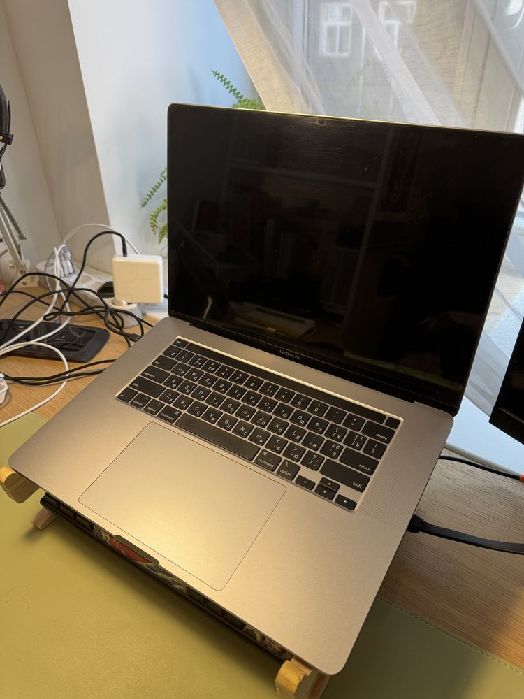 MacBook Pro 16” (2019) – Топова комплектація, відмінний стан