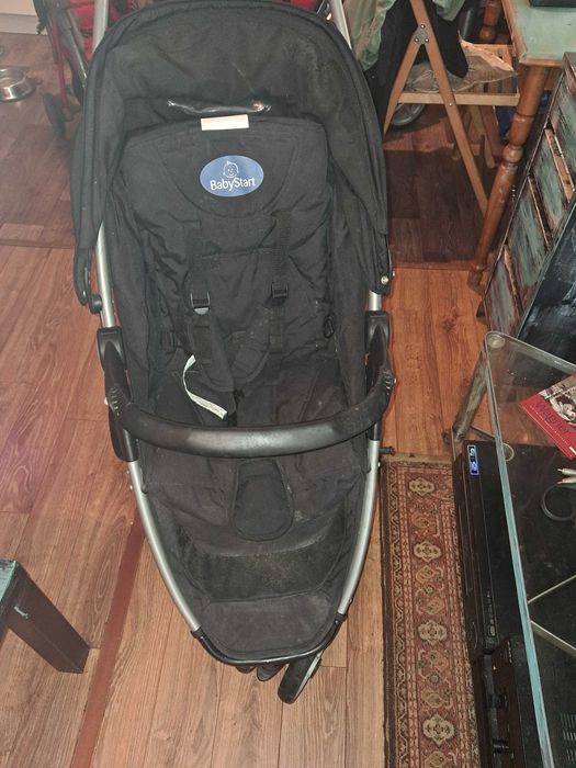 Trójkołowy  wózek  spacerowy  Baby  Start