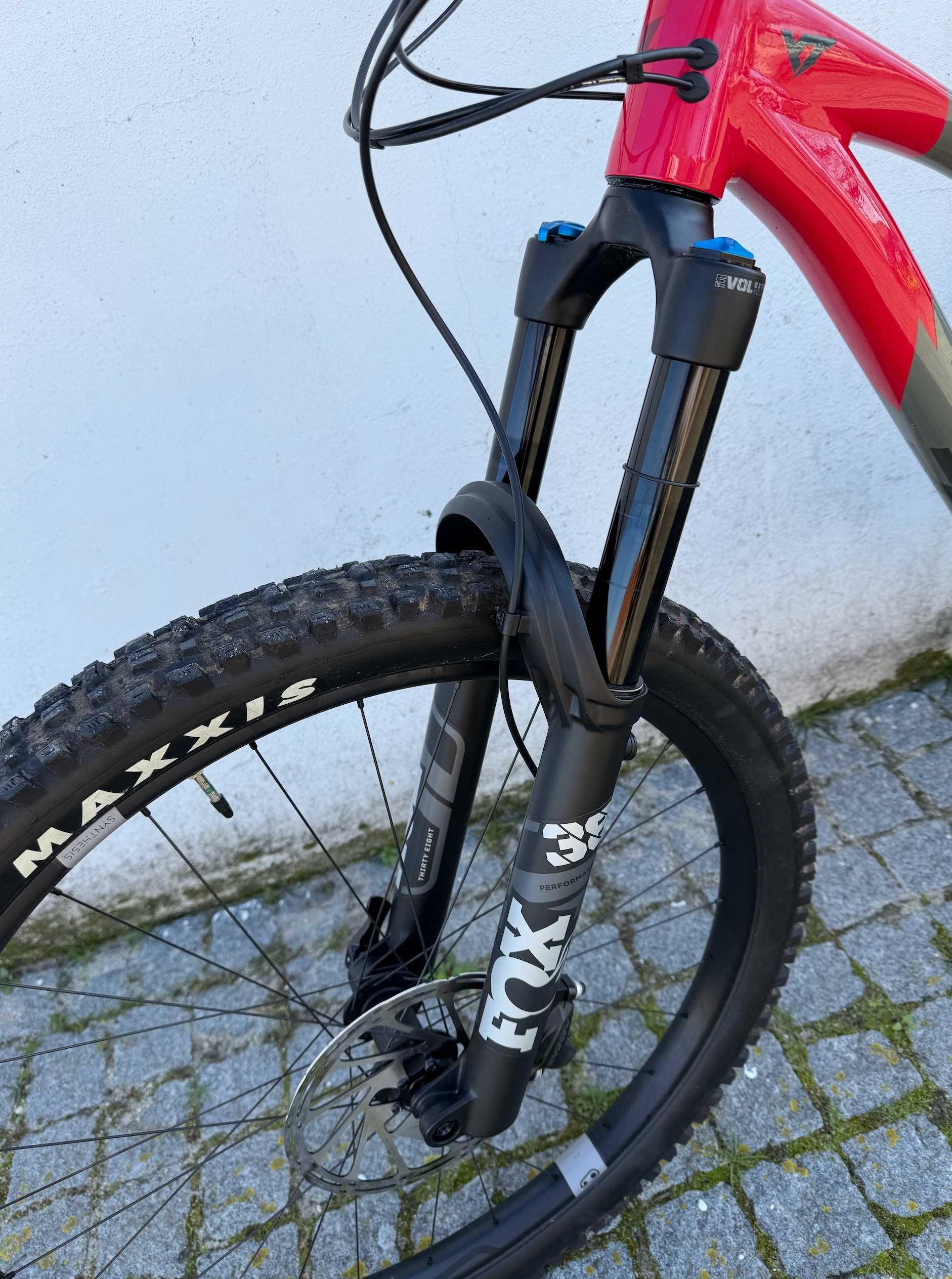 YT Capra MX UNCAGED 10 | Ashen Grey | M, 2023, em excelente estado