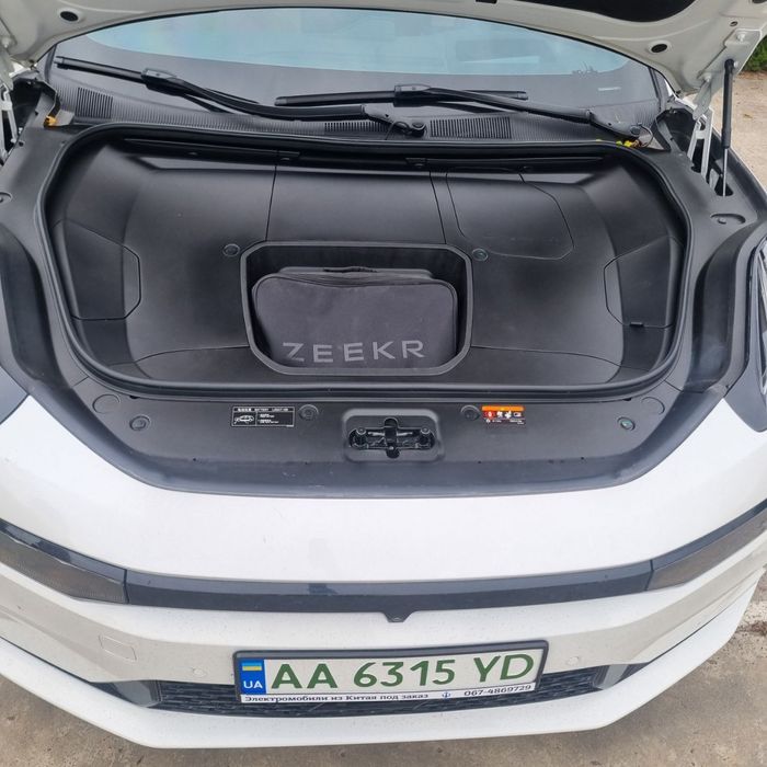 Продам автомобиль Zeekr 001 2022р