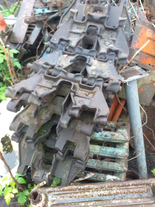 Запчамтини до трактора ДТ-75 і радіатор до автомобіля.
