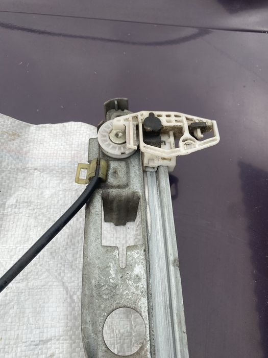 Стеклоподьепник Рено меган 2