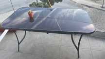 Vendo mesa + 6 cadeiras + pára-sol, todo novo!