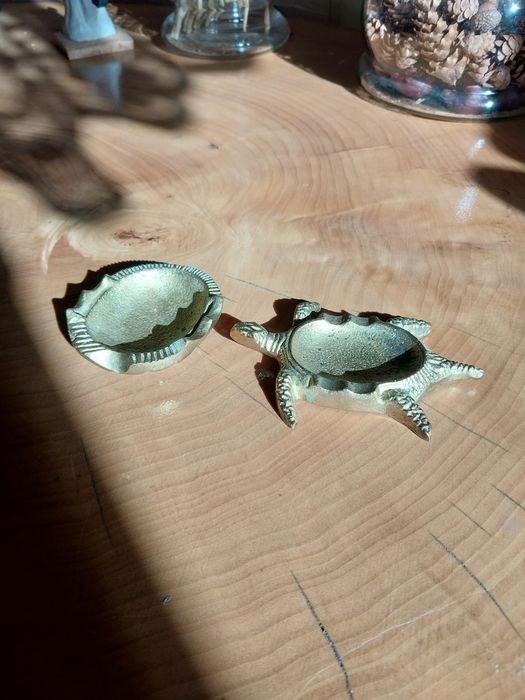 Żółw mosiężny popielniczka