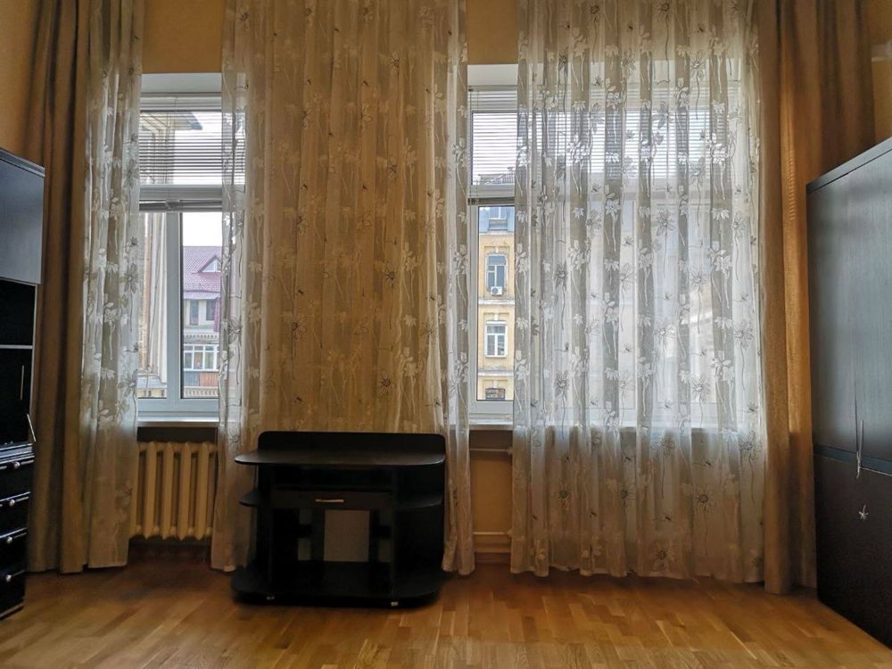 Вул. Євгена Чикаленка ( Пушкінська ),31-в, охайна 2 к.кв., 80 кв.м