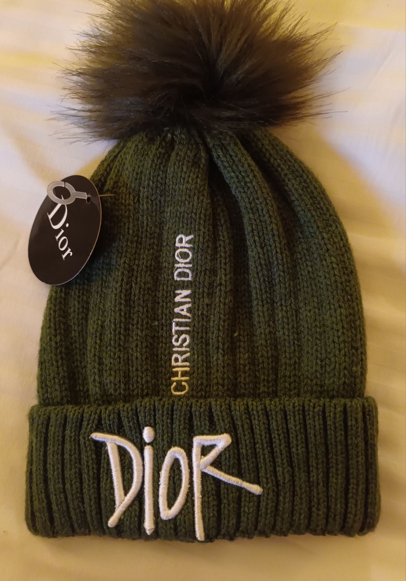 Cieplutka czapka z wełny Christian Dior
