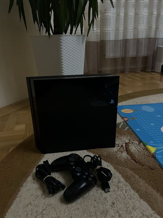 Продам PS-4  ще на гарантіі