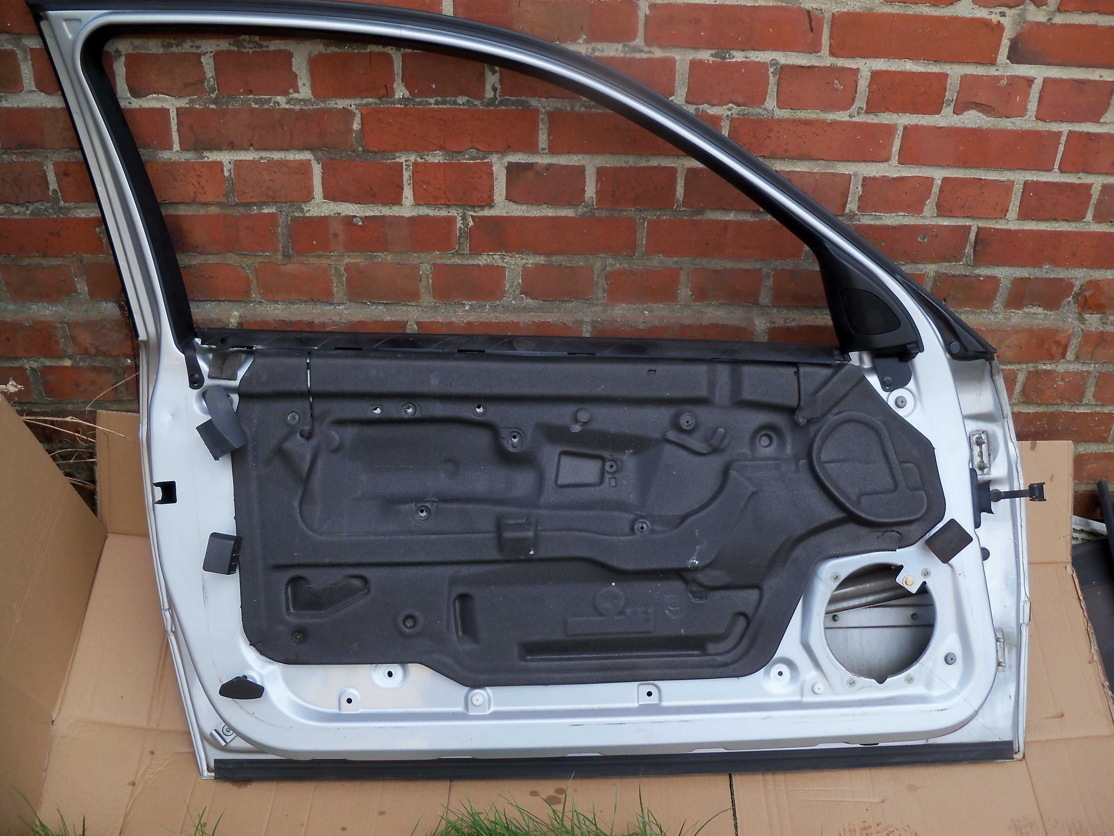 BMW E46 Compact drzwi lewe przednie przód