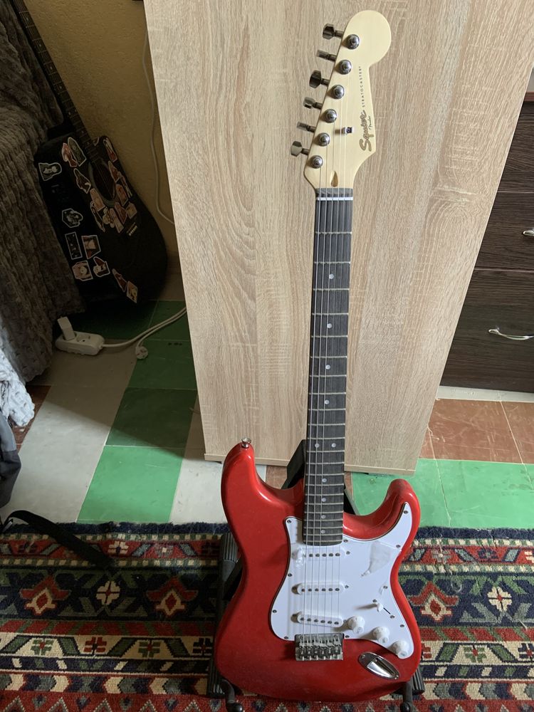 Ектрогітара Squier Stratocaster з комбопідсилювачем