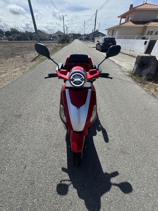 Scooter elétrica de 3 rodas – como nova, ainda com garantia!