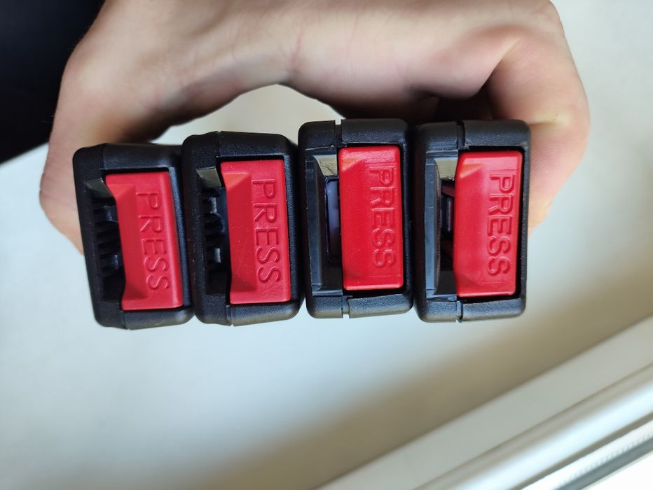 Замок ременя безпеки