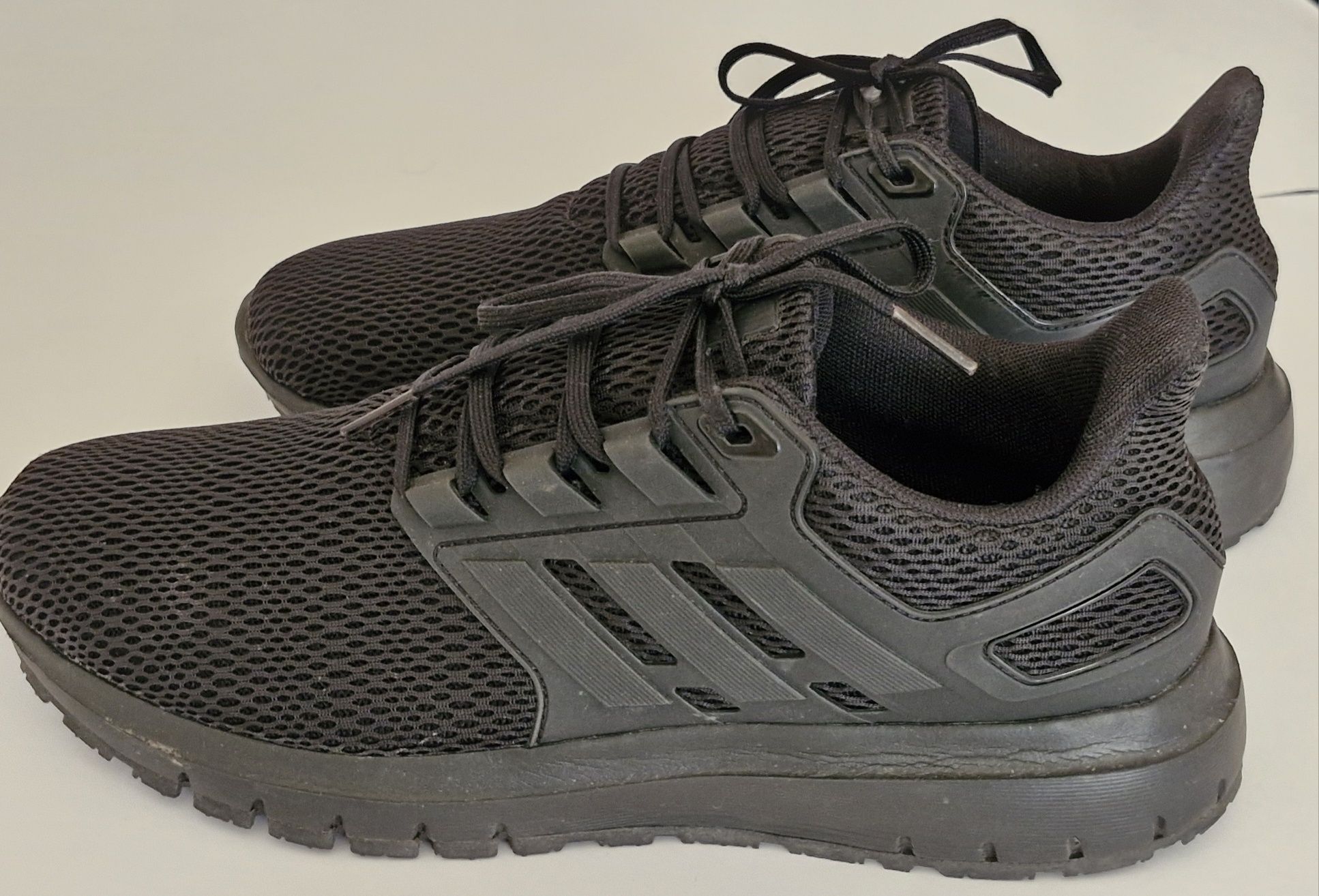 Ténis preto marca Adidas