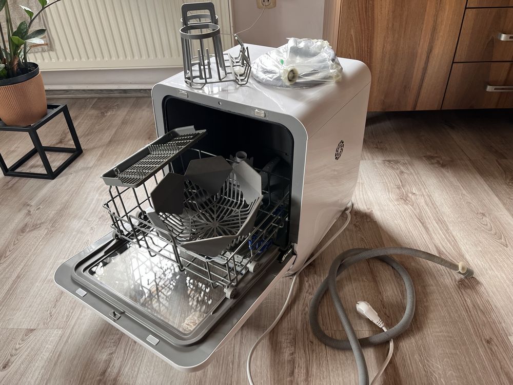 Zmywarka z i bez potrzeby przyłącza, mobilna i stacjonarna