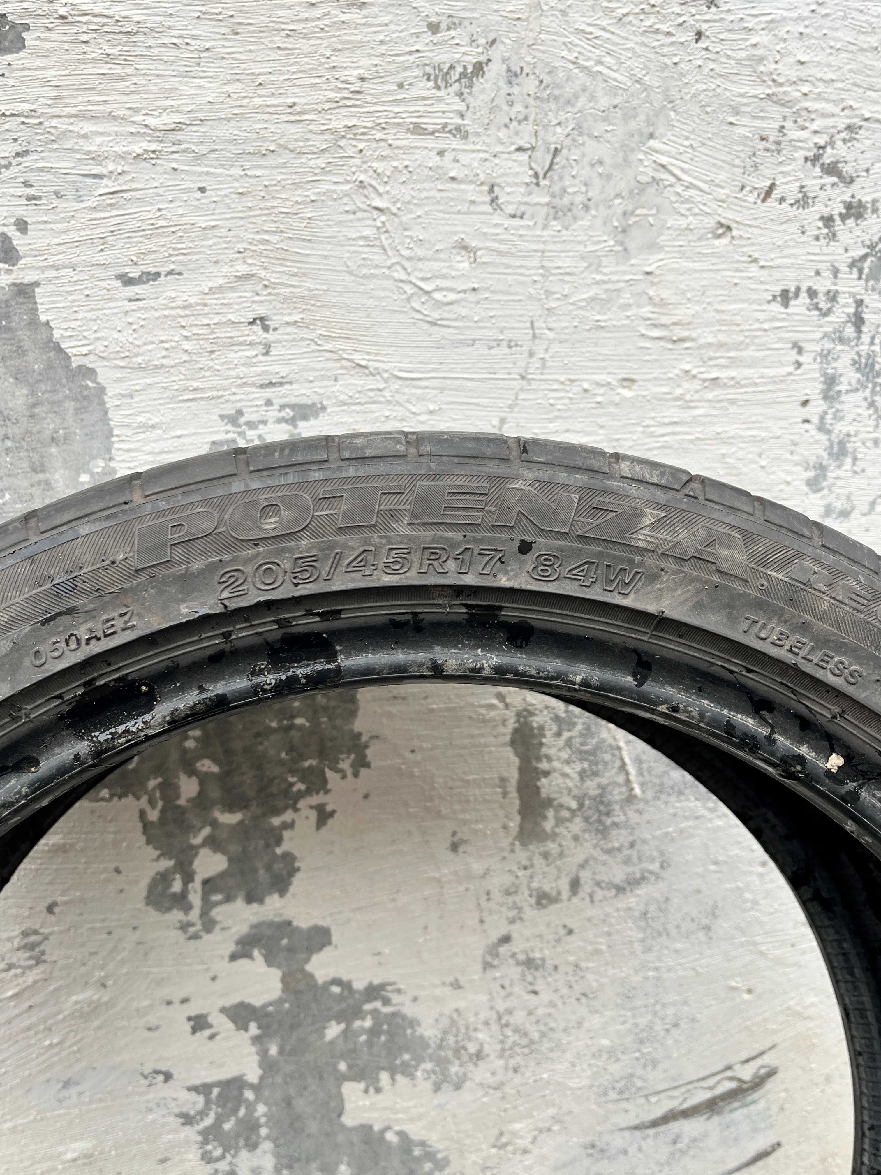 Резина 205/45 R17 Bridgestone Potenza RE050A Лето Пара