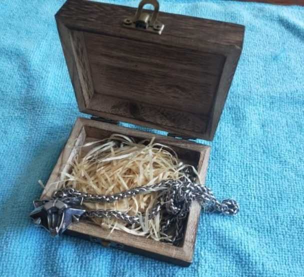 Medalion WIEDŹMIN Szkoła Kota Pudełko Amulet Geralt Ciri NOWY