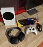 Zestaw Xbox series S 512GB + akcesoria