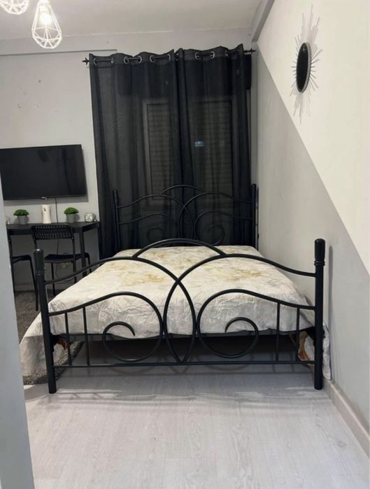 Arrenda-se quarto com wc