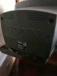 Televisão Sony Trinitron 67cm com comando