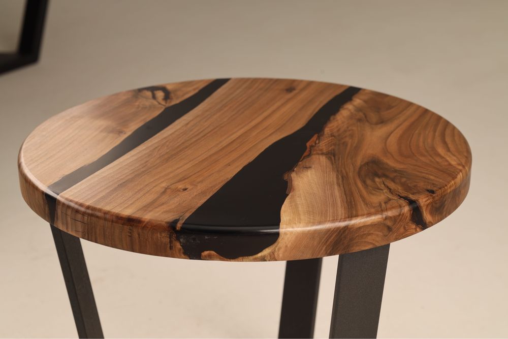 Кавовий стіл з горіху з епоксидною смолою