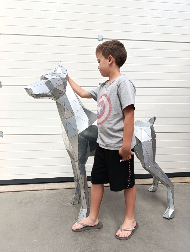 Cão de decoração doberman