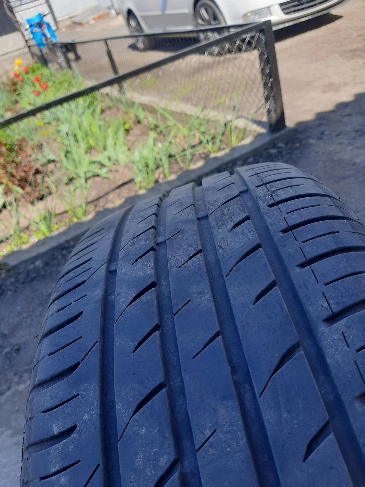 Шини літні 225/50R17