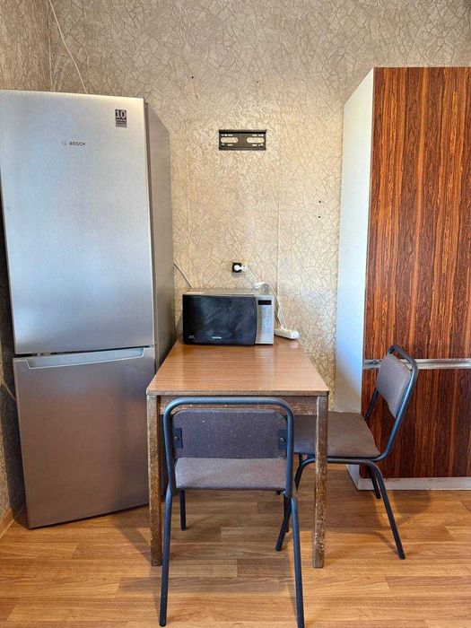 3 кім квартира з ремонтом, метро Харківська, вул. Ревуцького 18А