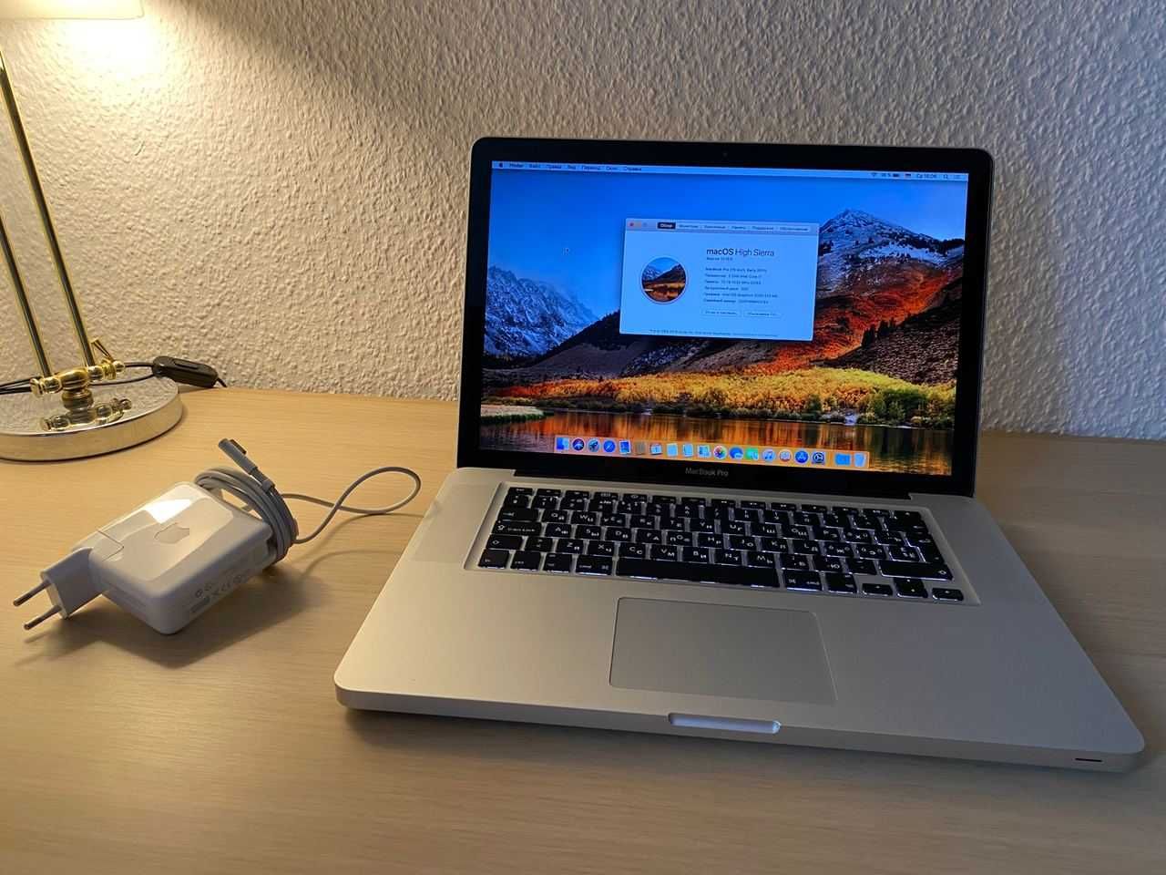 MacBook Pro 15 Early 2011 Core i7 256 ssd, 520 hdd, 12gb RAM