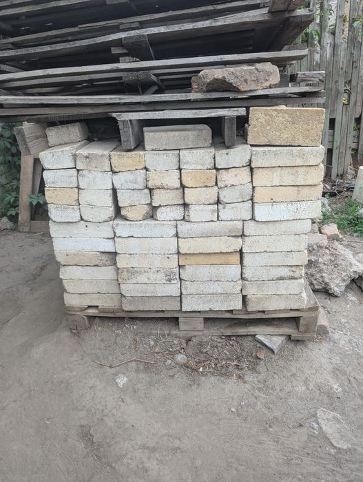 Продам шамотну цеглу, для пічі, стан норм
