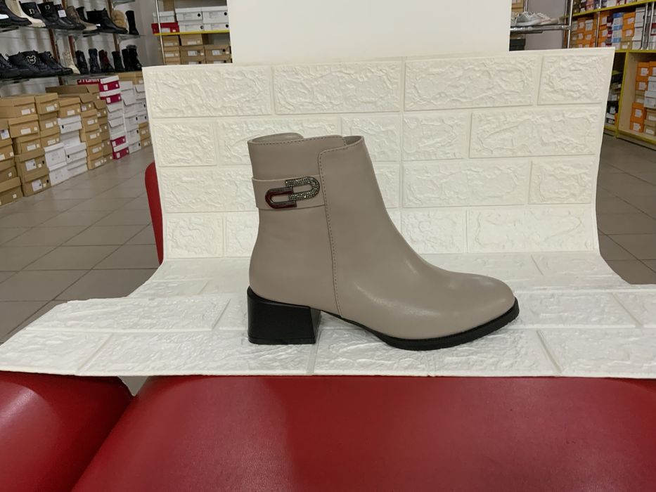 Женские демисезонные осенние ботинки на каблуке