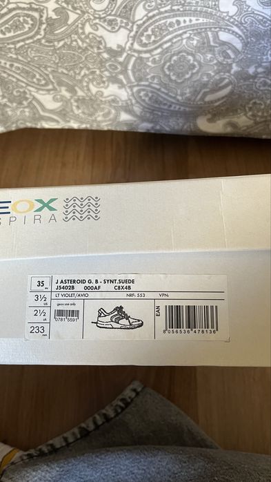 Ténis da Geox roxos e azuis