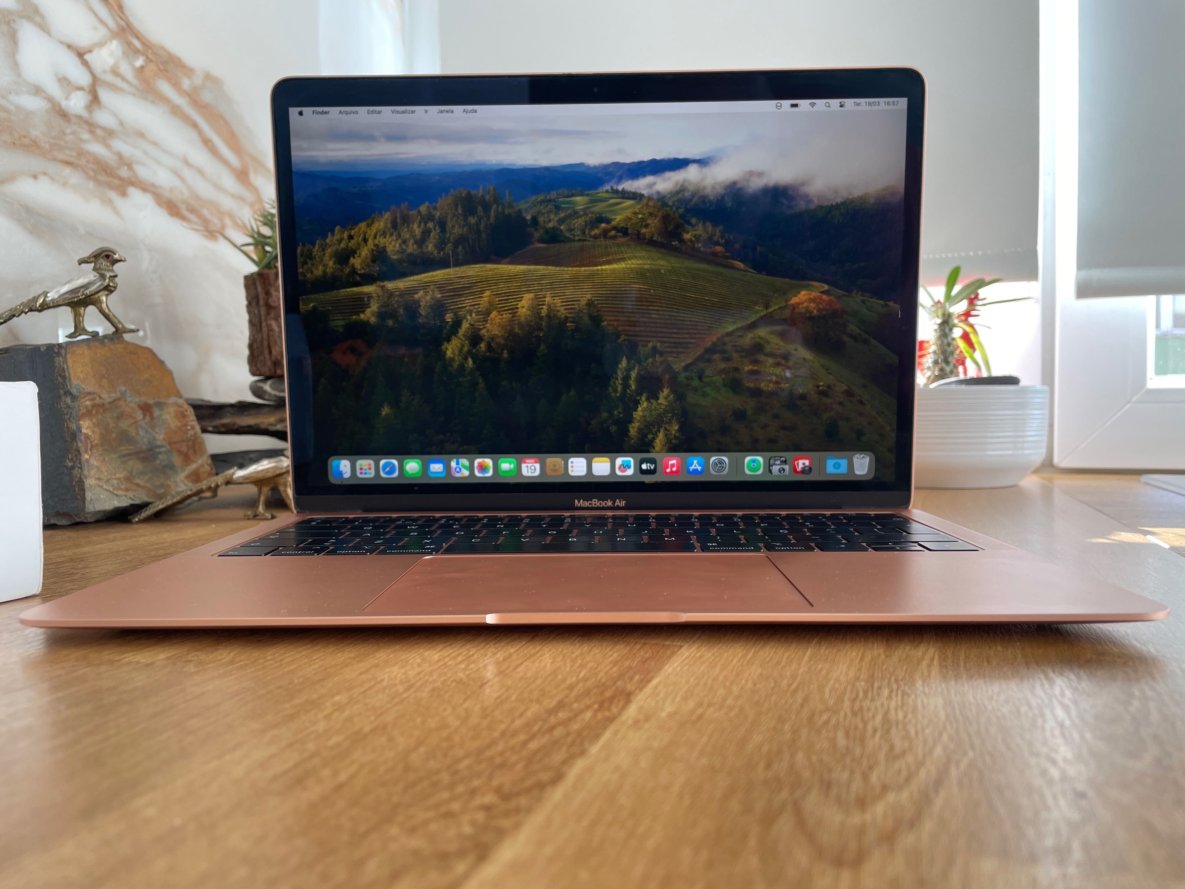 MacBook Air 13” 2019 Gold Retina Como Novo