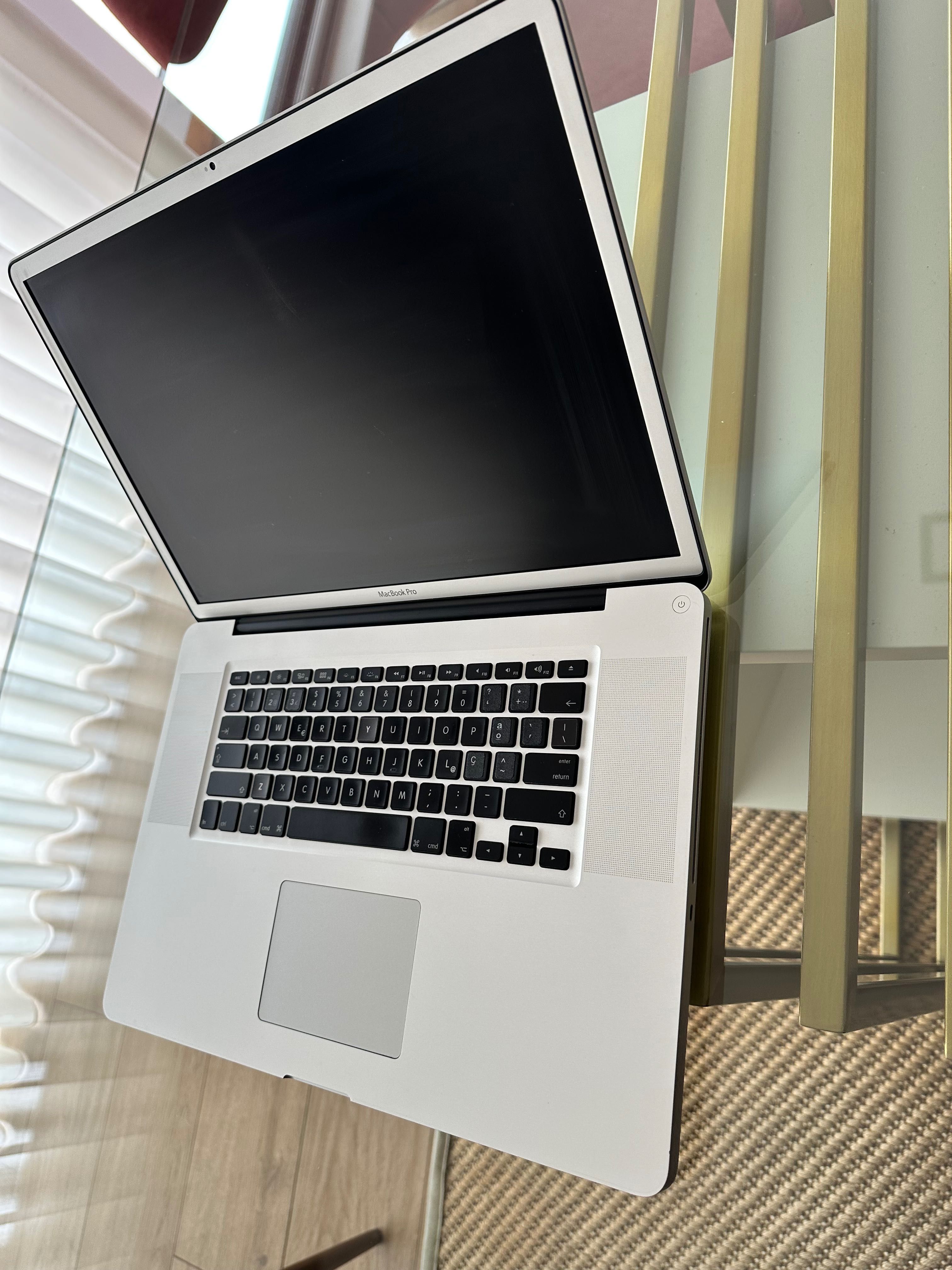 MacBook Pro 17" i5