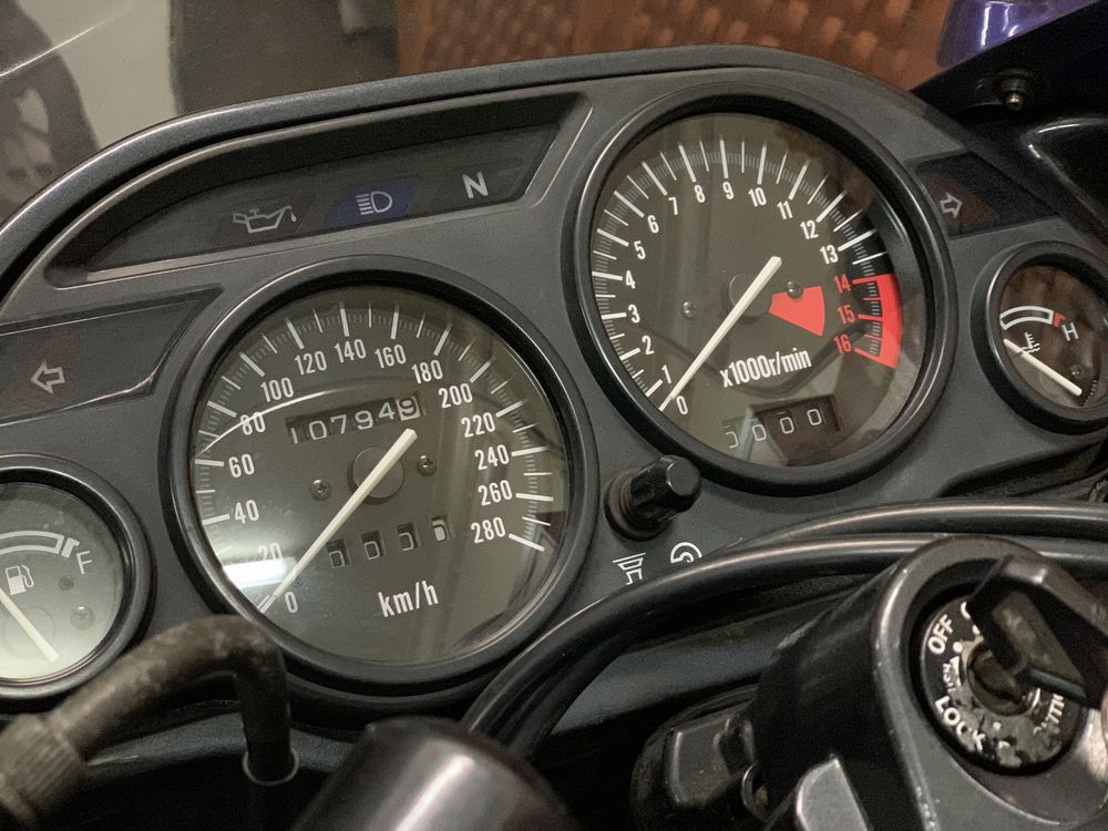 [LER DESCRIÇÂO] Vendo Coleção de motas (zzr 600/fzr 1000 exup/vfr 750)