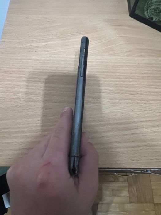 Продам айфон 11 про