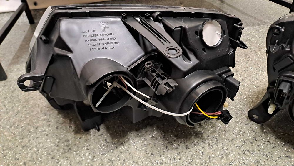 Передні фари для Renault/Dacia Duster 10–18
