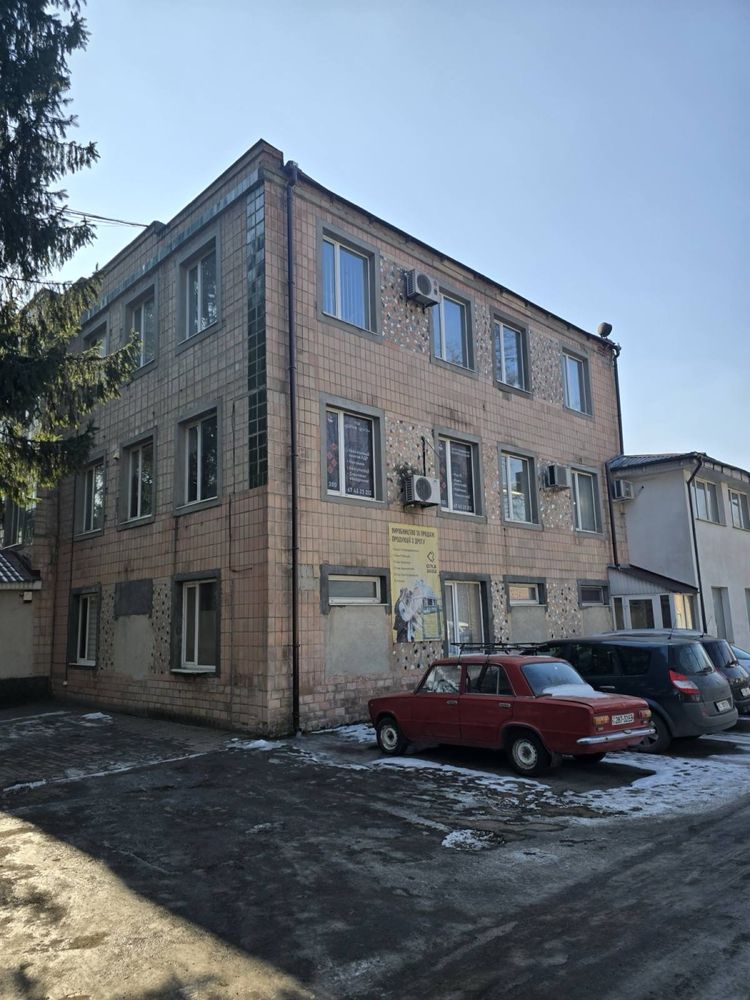 адмін будівля 3 поверхи 808 м + 12,5 соток