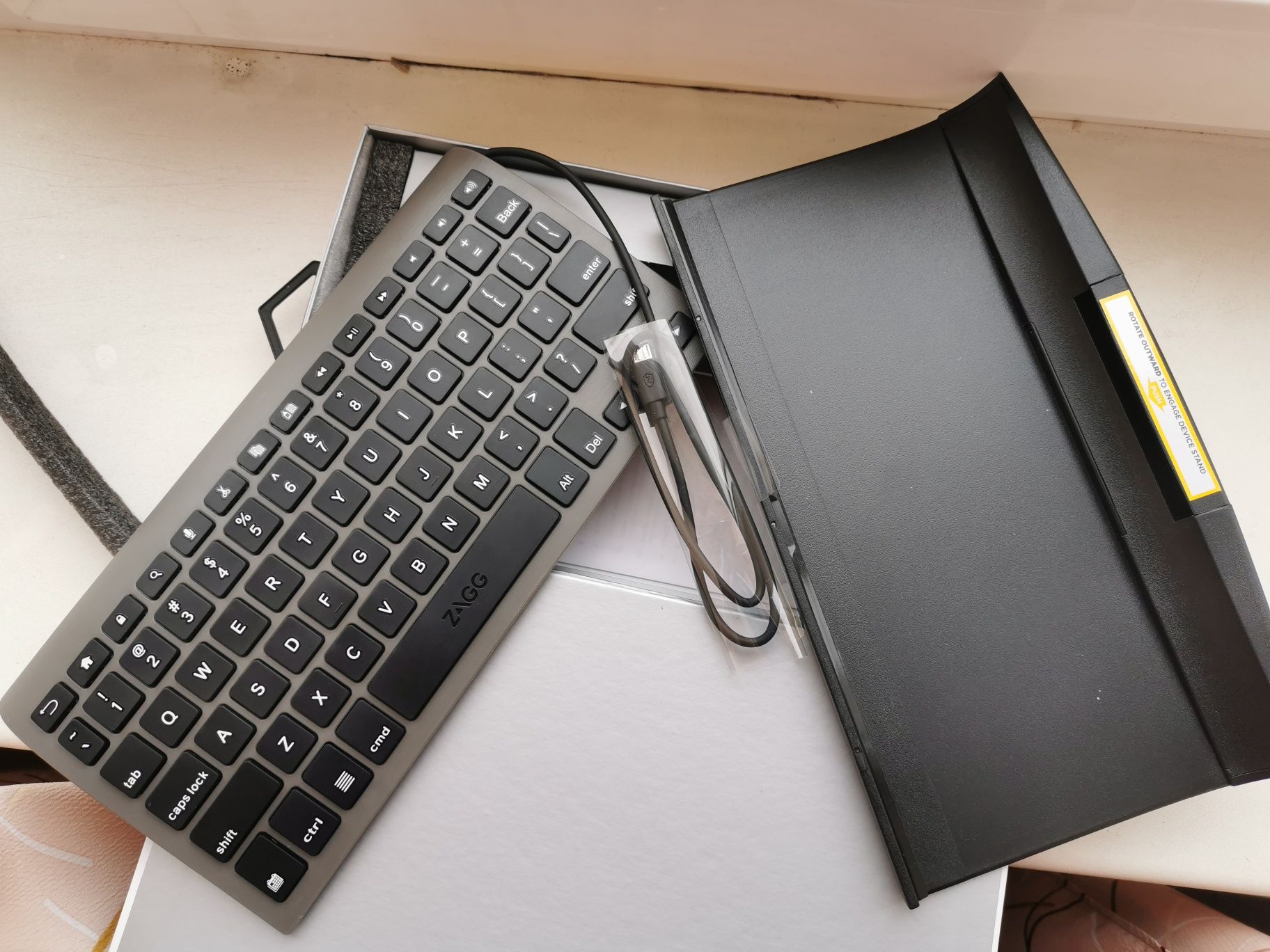 Клавиатура для планшета телефона Zagg Connect (портативная, micro-USB)