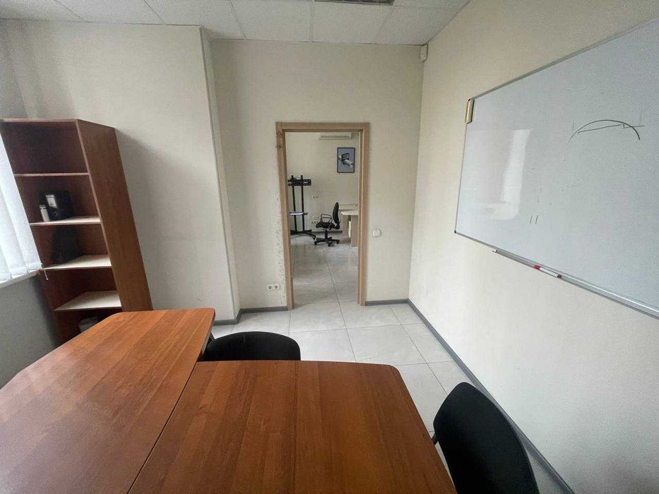 Оренда офісу 61 м², окремі кабінети. Анни Ахматової, Київ, Позняки