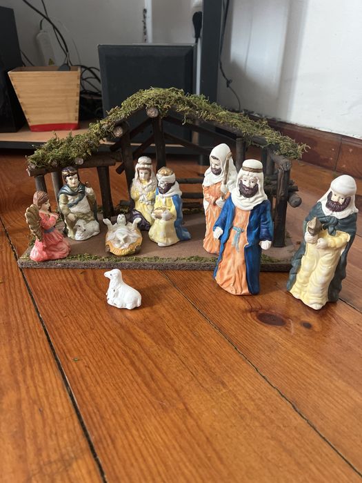 Presepio de Natal com 10 figuras em loiça NOVO