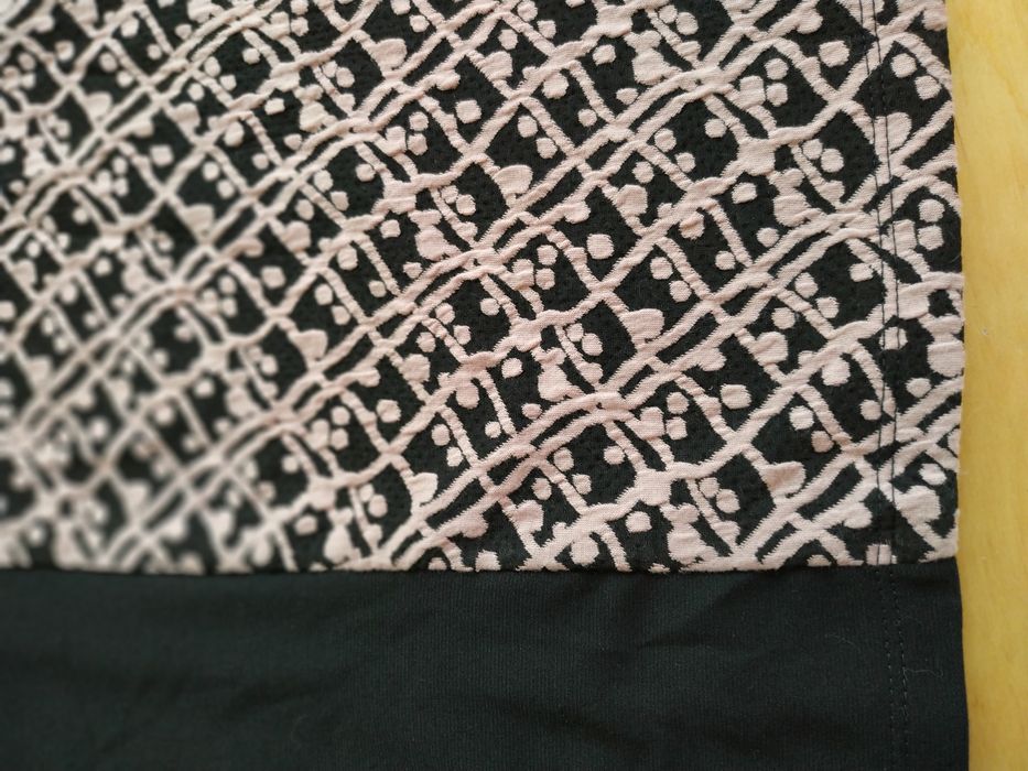 Elegancka wygodna sukienka uciągliwa roz 18. Doroty Perkins. Sliczna.