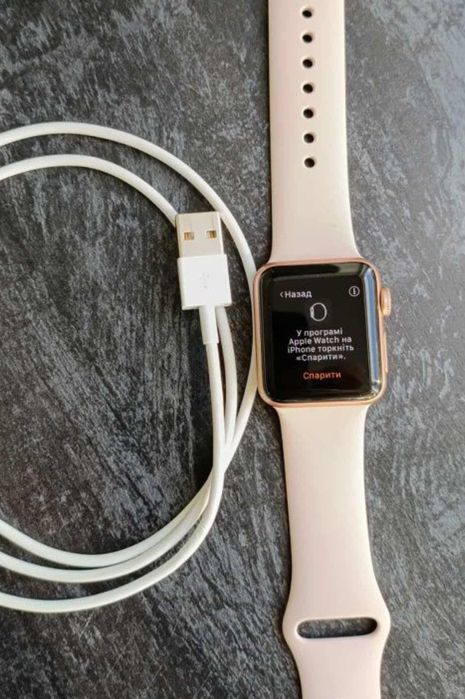 Apple watch series 3 rose gold 38mm состояние отличное комплект зарядн