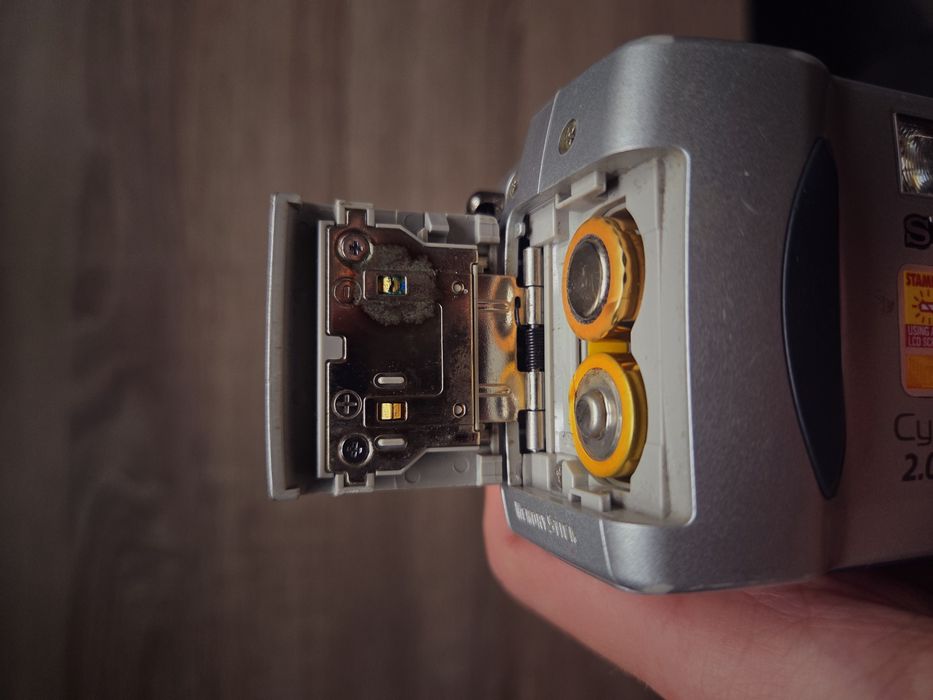 Aparat Cyfrowy Sony Dsc-P51 2.0 Prawdopodobnie niesprawny