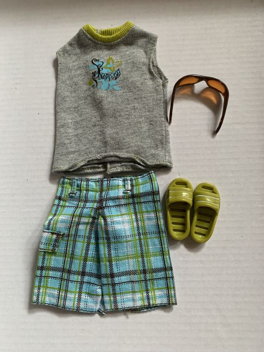 Аутфіти для ляльок Барбі