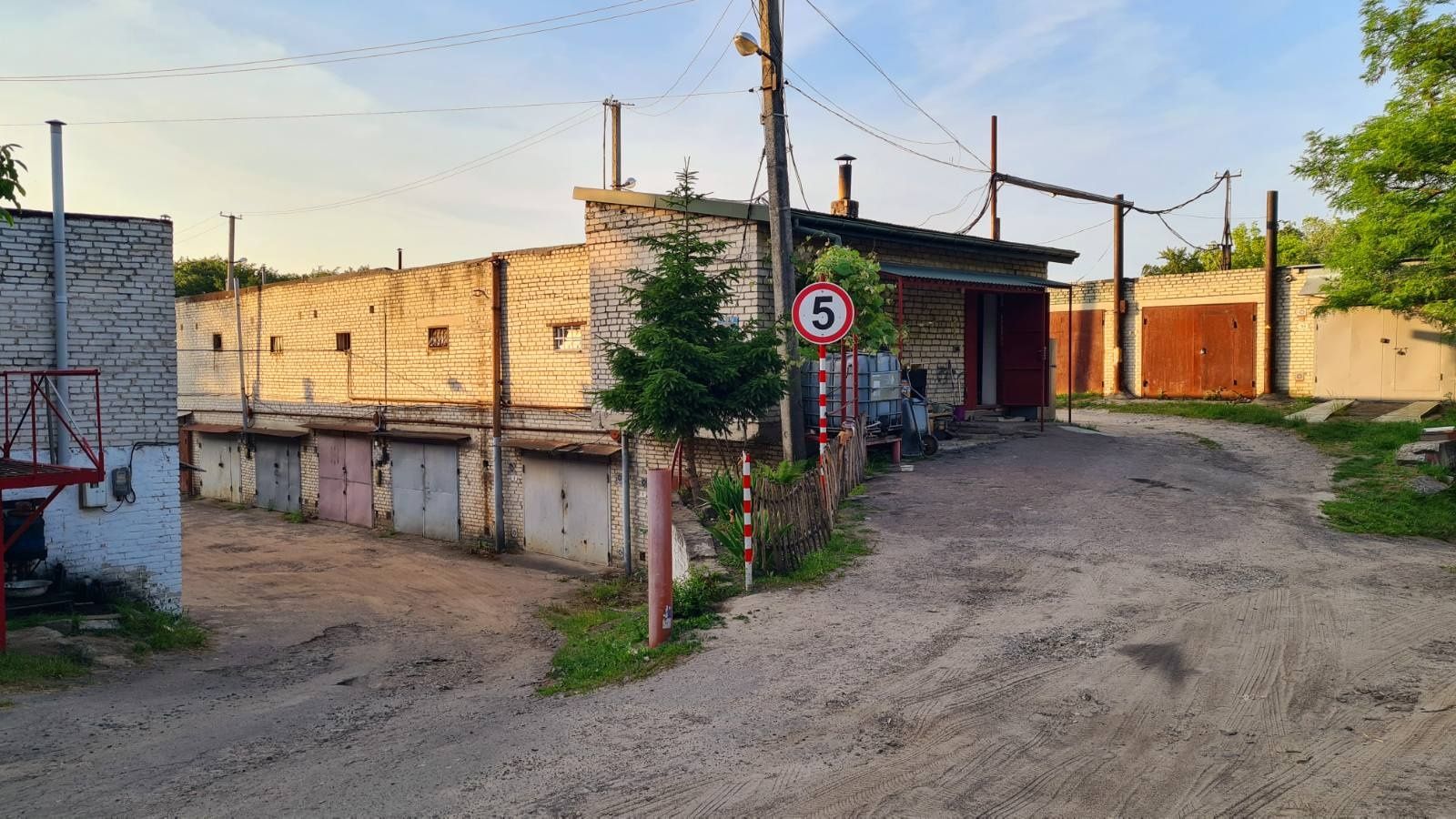 Продаж гараж в кооперативі, цегляний 39 кв.м. ближній центр, Єрошенка