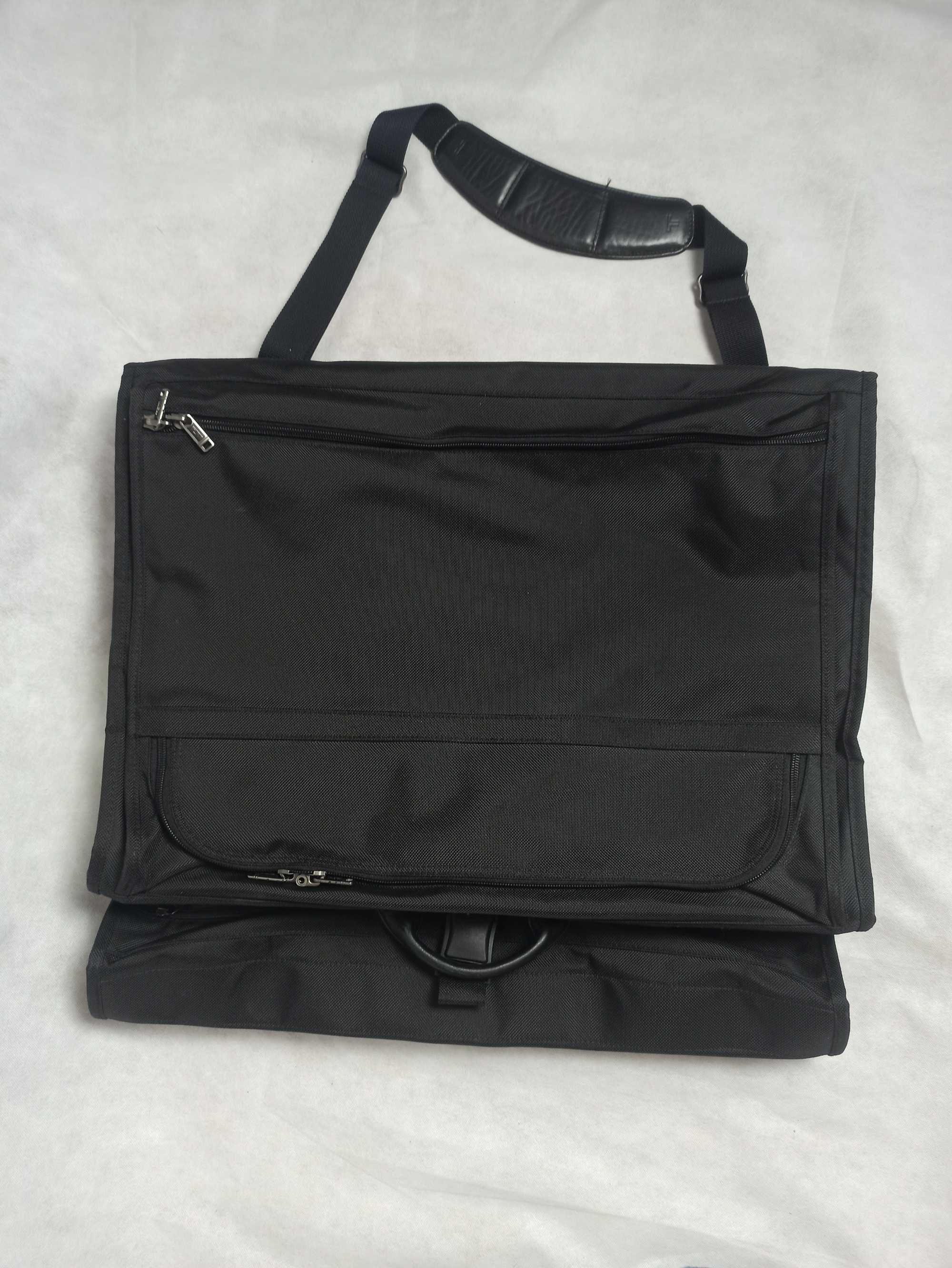 Tumi Alpha Black Garment Bag Tri-Fold Travel Luggage
Torba Torebka