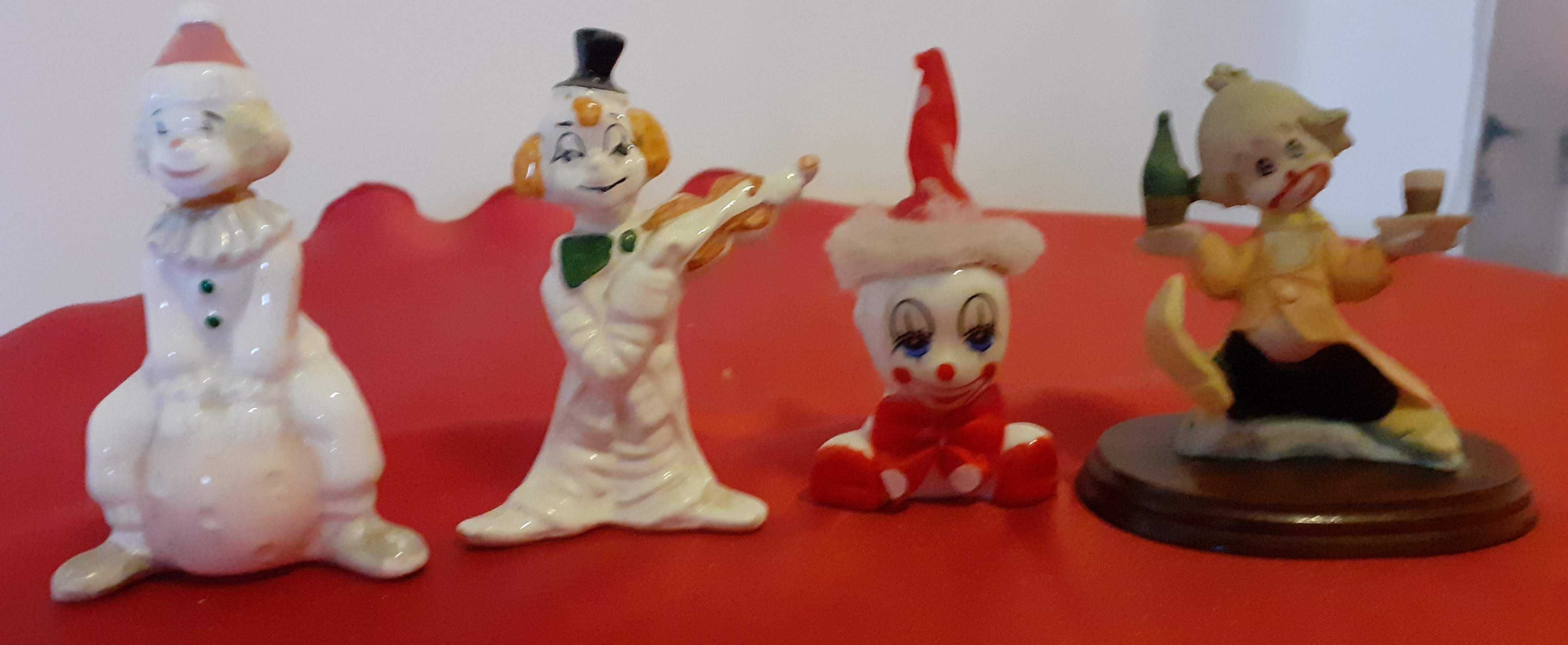 4 Miniaturas Palhaços em porcelana