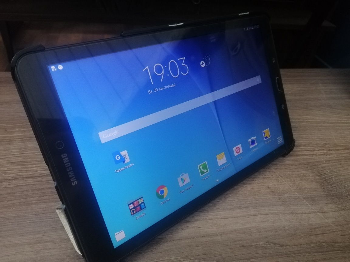 Планшет SAMSUNG Galaxy TAB E