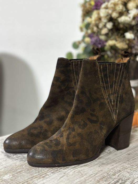 Ботинки Thea Mika cos козаки ботильйони натуральна замша