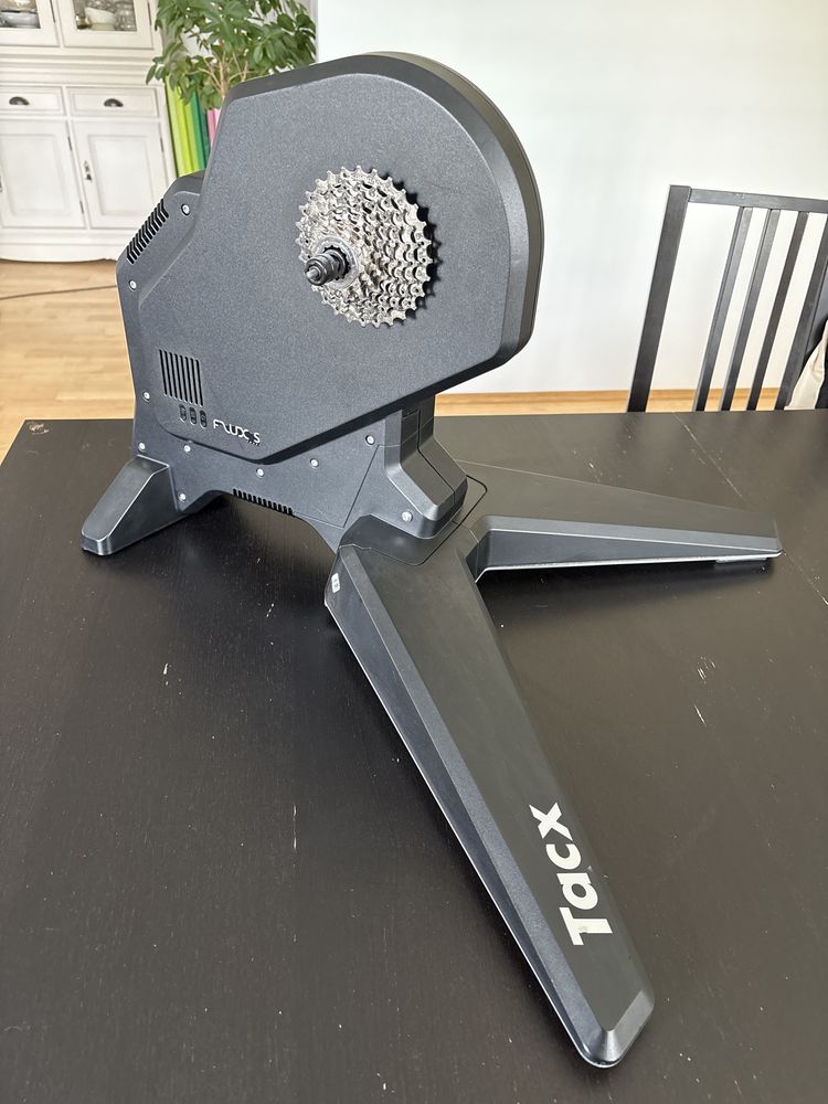 Trenażer Tacx Flux S Smart
